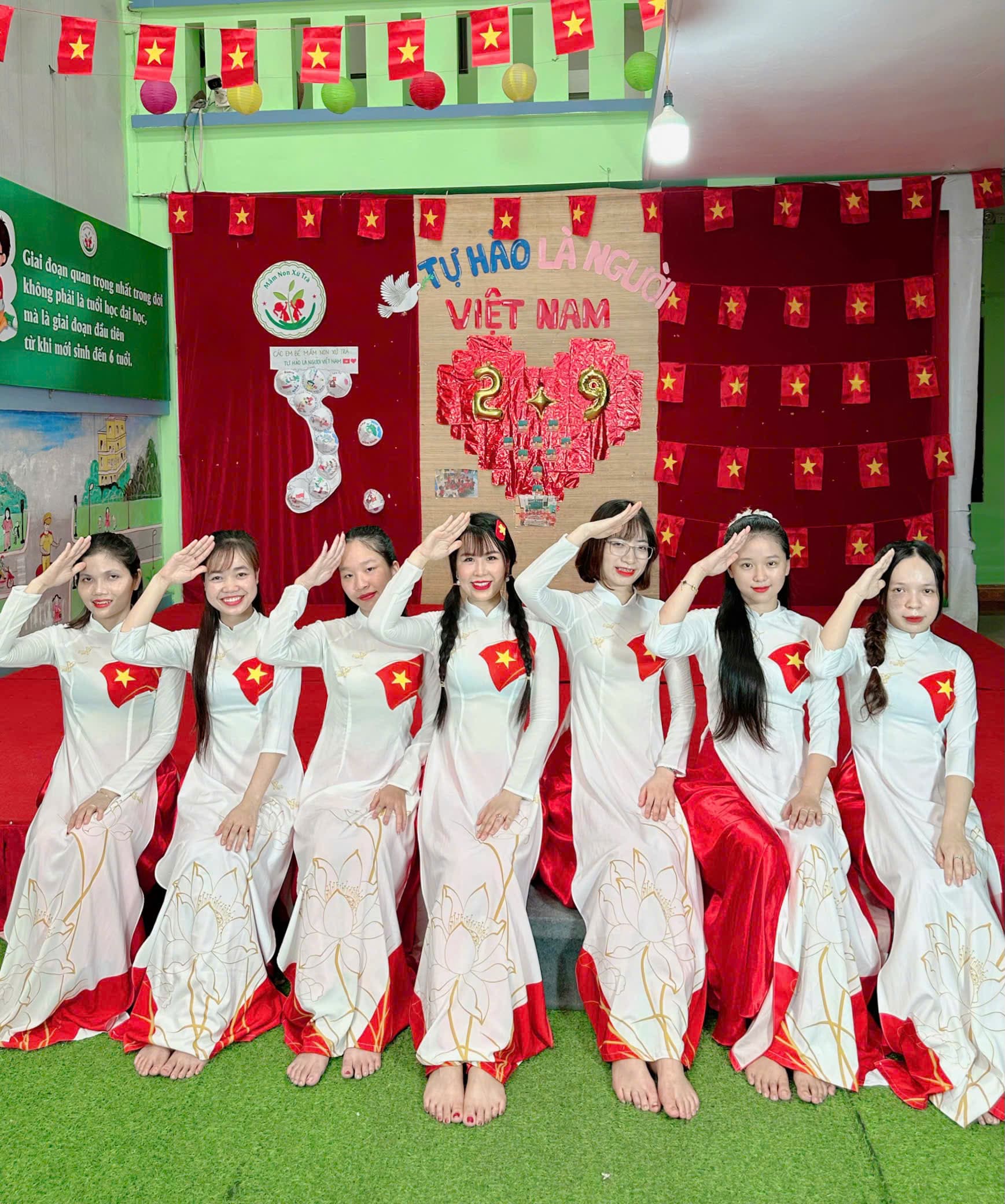 Các cô giáo duyên dáng áo dài