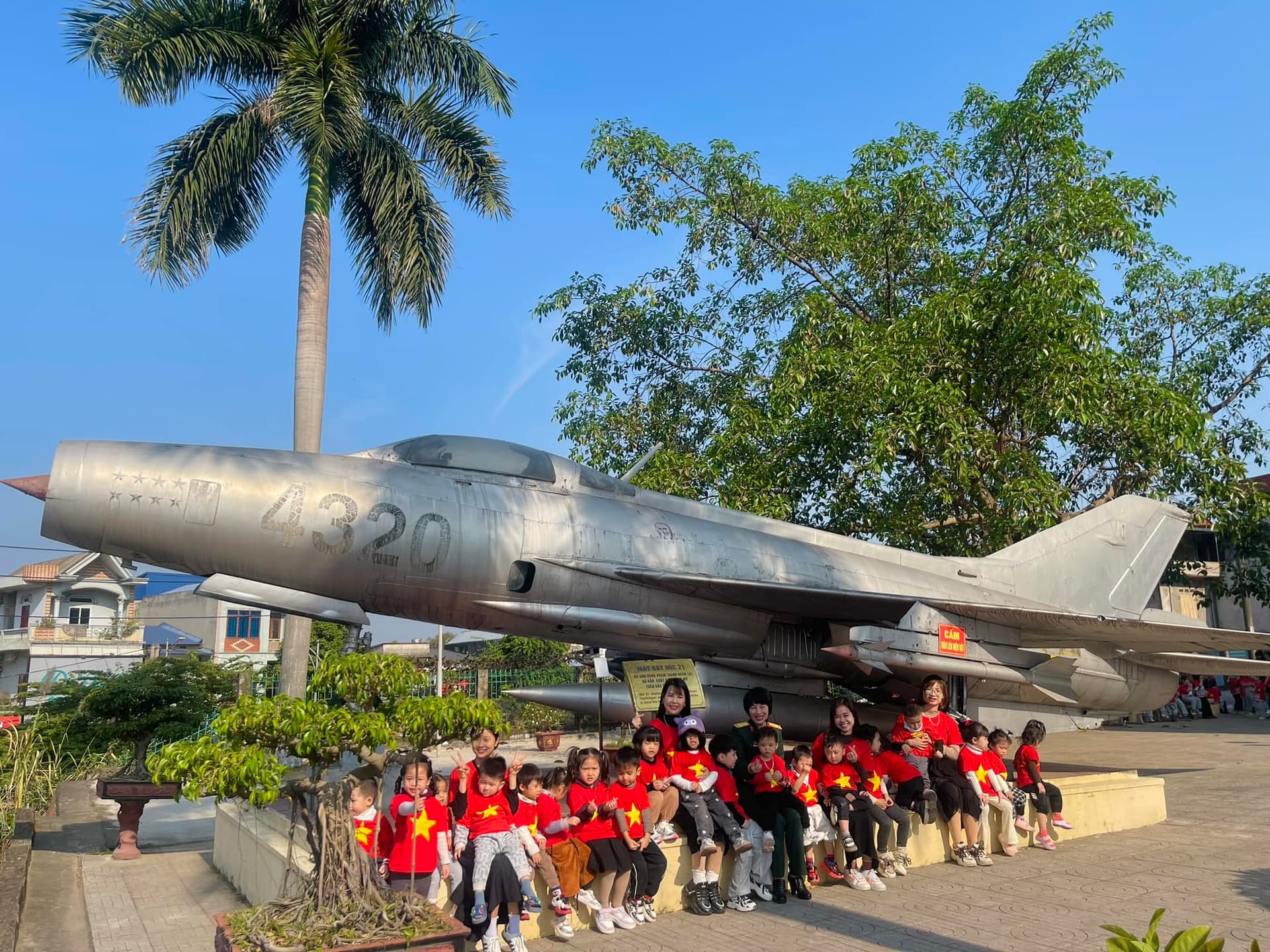 Trẻ em trải nghiệm tại trường